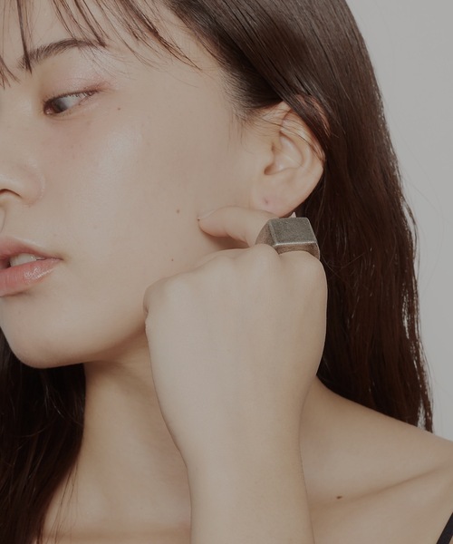 AKEL(アケル)の「【AKEL】アケル/ スクエアーリング / 金属アレルギー対応(サージカルステンレス)(リング・メンズ・シルバー/ブラック/ゴールド/シルバー系その他・#18/#16/#20)」の3枚目の写真