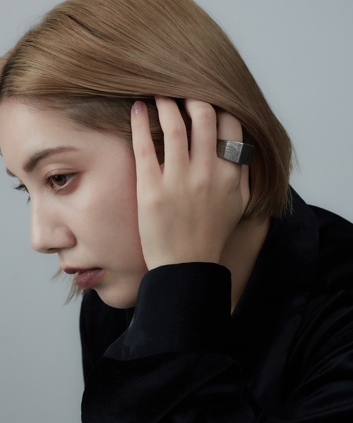 AKEL(アケル)の「【AKEL】アケル/ スクエアーリング / 金属アレルギー対応(サージカルステンレス)(リング・メンズ・シルバー/ブラック/ゴールド/シルバー系その他・#18/#16/#20)」の14枚目の写真