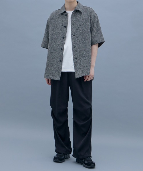 UNITED TOKYO(ユナイテッドトウキョウ)の「ラッセルサマーツイード シャツジャケット|セットアップ着用可能(ブルゾン・メンズ・ライトグレー/グレー/ブラック・1/2)」の4枚目の写真