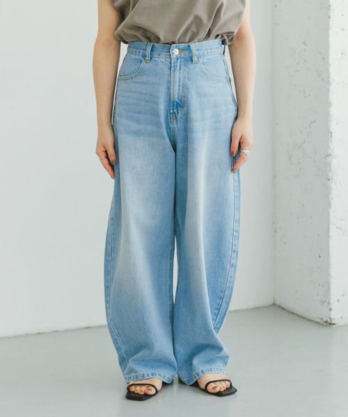 ITEMS URBANRESEARCH（アイテムズ アーバンリサーチ）の「コクーンシルエットデニム（デニムパンツ・レディース・ライトブルー/インディゴブルー・SMALL/MEDIUM）」の15枚目の写真