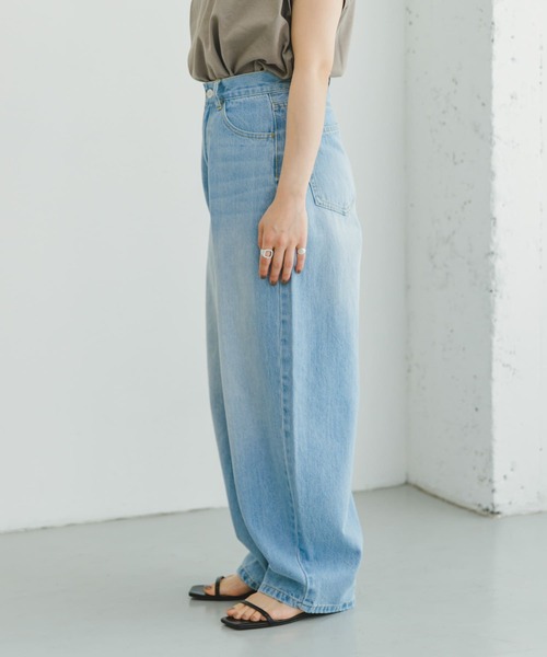 ITEMS URBANRESEARCH（アイテムズ アーバンリサーチ）の「コクーンシルエットデニム（デニムパンツ・レディース・ライトブルー/インディゴブルー・SMALL/MEDIUM）」の16枚目の写真