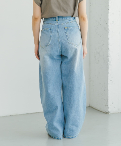 ITEMS URBANRESEARCH（アイテムズ アーバンリサーチ）の「コクーンシルエットデニム（デニムパンツ・レディース・ライトブルー/インディゴブルー・SMALL/MEDIUM）」の17枚目の写真