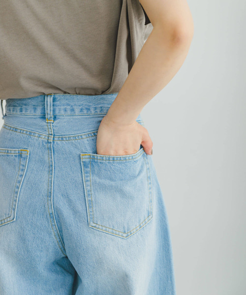 ITEMS URBANRESEARCH（アイテムズ アーバンリサーチ）の「コクーンシルエットデニム（デニムパンツ・レディース・ライトブルー/インディゴブルー・SMALL/MEDIUM）」の21枚目の写真