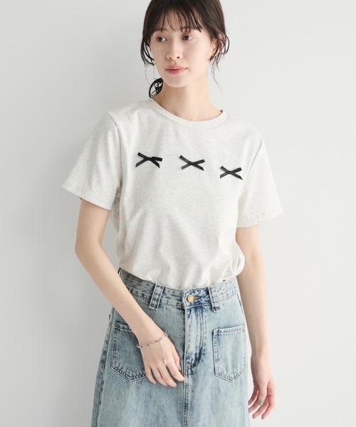 MERLOT(メルロー)の「コットン混クロップドリボンT(Tシャツ/カットソー・レディース・ライトグレー/ネイビー・FREE)」の2枚目の写真