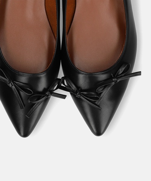 MAMIAN（マミアン）の「ポインテッドトゥ ミニリボン フラットシューズ（パンプス・レディース・シルバー系その他/ブラック/ブラック×レッド・25.0cm/24.0cm/22.5cm/23.0cm/24.5cm/23.5cm）」の6枚目の写真