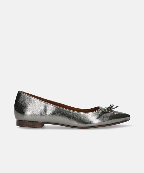 MAMIAN（マミアン）の「ポインテッドトゥ ミニリボン フラットシューズ（パンプス・レディース・シルバー系その他/ブラック/ブラック×レッド・25.0cm/24.0cm/22.5cm/23.0cm/24.5cm/23.5cm）」の15枚目の写真