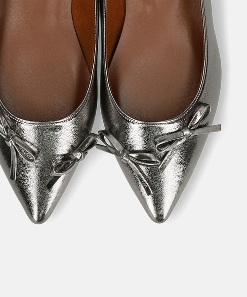 MAMIAN（マミアン）の「ポインテッドトゥ ミニリボン フラットシューズ（パンプス・レディース・シルバー系その他/ブラック/ブラック×レッド・25.0cm/24.0cm/22.5cm/23.0cm/24.5cm/23.5cm）」の17枚目の写真