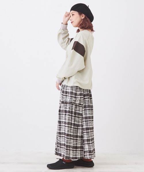 CUBE SUGAR（キューブシュガー）の「ナイロンラグランVネックプルオーバー（シャツ/ブラウス・レディース・ナチュラル/マルチ/カーキ/ブラウン・M）」の6枚目の写真