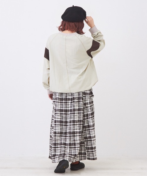 CUBE SUGAR（キューブシュガー）の「ナイロンラグランVネックプルオーバー（シャツ/ブラウス・レディース・ナチュラル/マルチ/カーキ/ブラウン・M）」の7枚目の写真