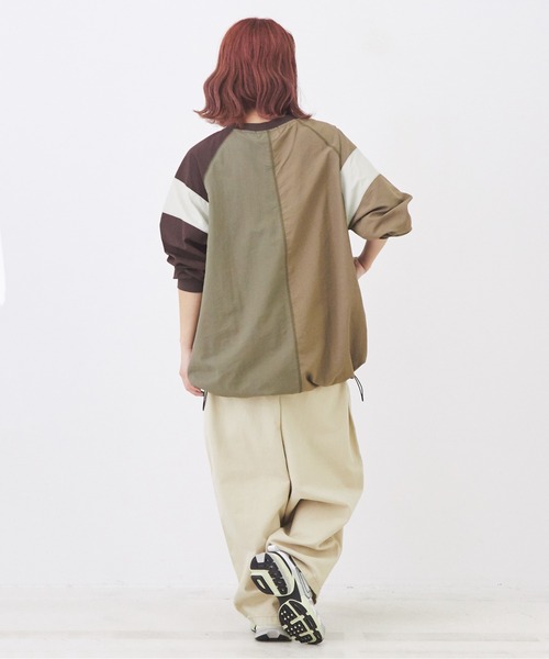 CUBE SUGAR（キューブシュガー）の「ナイロンラグランVネックプルオーバー（シャツ/ブラウス・レディース・ナチュラル/マルチ/カーキ/ブラウン・M）」の15枚目の写真