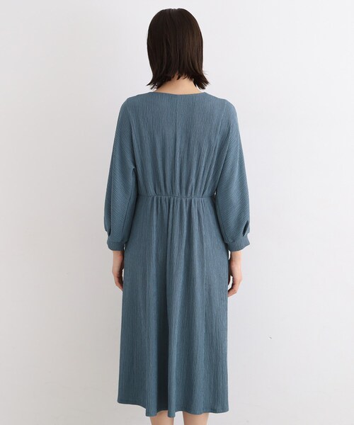 INDIVI(インディヴィ)の「◆【洗える/UVケア/SETUP可能】ナローフレアワンピース(ワンピース・レディース・アイボリー系5/ブラック/ブルー・40/38/36/03/05/15 /13/19)」の19枚目の写真