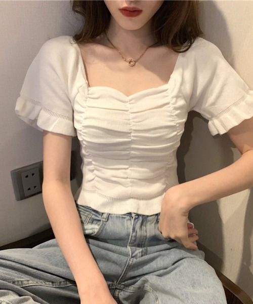 INASTUDIOS（イーナストゥディオス）の「フェミニン スクエアネック クロップドトップス（Tシャツ/カットソー・レディース・ホワイト/ブラック/ピンク/イエロー/グリーン/アイボリー/ワインレッド・FREE）」の2枚目の写真