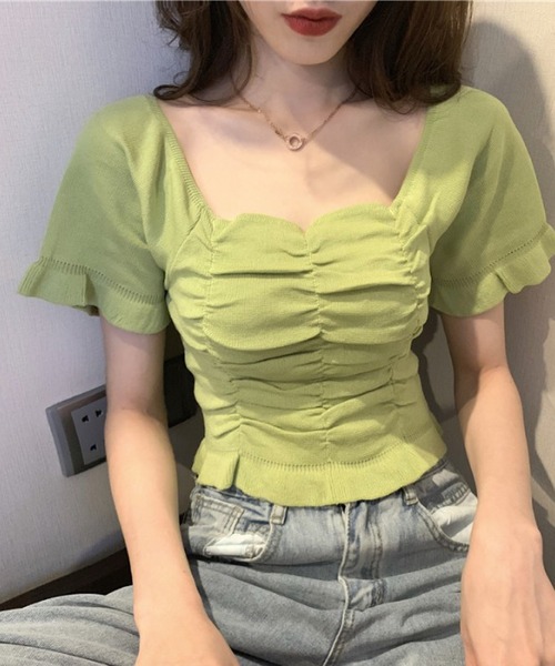 INASTUDIOS（イーナストゥディオス）の「フェミニン スクエアネック クロップドトップス（Tシャツ/カットソー・レディース・ホワイト/ブラック/ピンク/イエロー/グリーン/アイボリー/ワインレッド・FREE）」の5枚目の写真