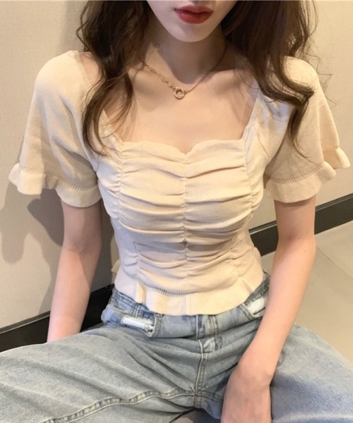INASTUDIOS（イーナストゥディオス）の「フェミニン スクエアネック クロップドトップス（Tシャツ/カットソー・レディース・ホワイト/ブラック/ピンク/イエロー/グリーン/アイボリー/ワインレッド・FREE）」の3枚目の写真