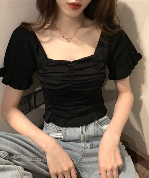 INASTUDIOS（イーナストゥディオス）の「フェミニン スクエアネック クロップドトップス（Tシャツ/カットソー・レディース・ホワイト/ブラック/ピンク/イエロー/グリーン/アイボリー/ワインレッド・FREE）」の4枚目の写真