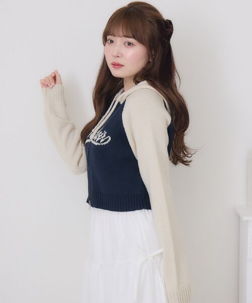 ems excite（エムズエキサイト）の「ラグランロゴNTパーカー（パーカー・レディース・ブルー/ブラウン/オフホワイト・FREE）」の6枚目の写真