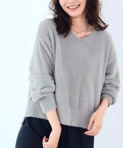 CROSS FUNCTION（クロスファンクション）の「《洗えるニット》マシュマロフェザーVネックニット【CF/クロスファンクション】（ニット/セーター・レディース・ライトグレー/ブルー/アイボリー/カーキ/ライトピンク/ブラック・LL/M/L）」の3枚目の写真