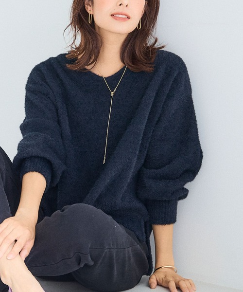 CROSS FUNCTION（クロスファンクション）の「《洗えるニット》マシュマロフェザーVネックニット【CF/クロスファンクション】（ニット/セーター・レディース・ライトグレー/ブルー/アイボリー/カーキ/ライトピンク/ブラック・LL/M/L）」の2枚目の写真