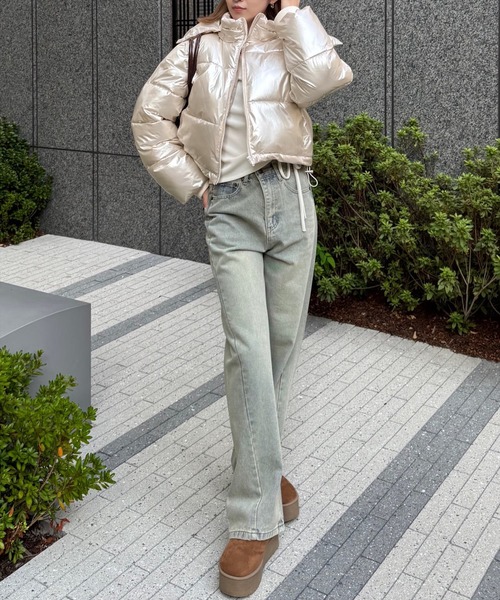 clear（クリア）の「スタンドカラーメタリックショート丈中綿ダウン [スタイルアップ]≪2024AW新作≫（その他アウター・レディース・ブラック/アイボリー・F）」の3枚目の写真