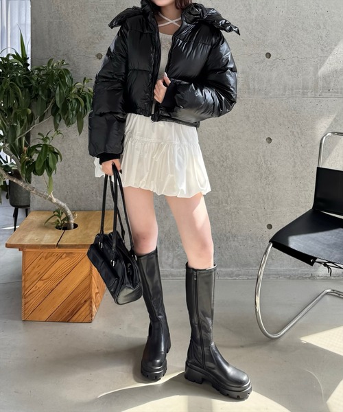 clear（クリア）の「スタンドカラーメタリックショート丈中綿ダウン [スタイルアップ]≪2024AW新作≫（その他アウター・レディース・ブラック/アイボリー・F）」の7枚目の写真