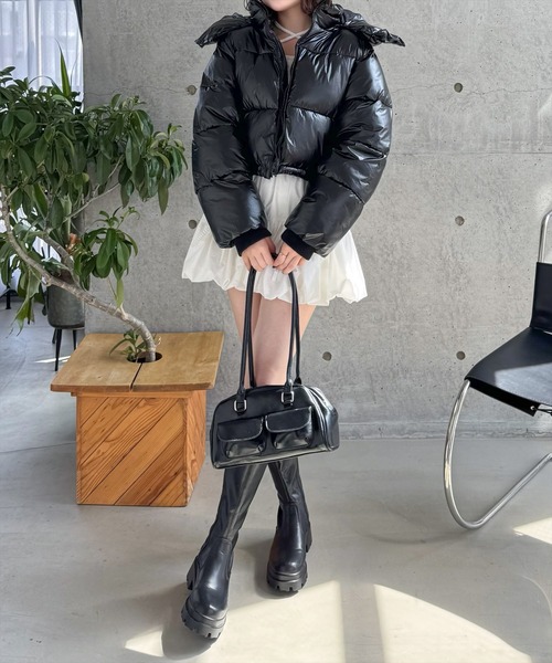 clear（クリア）の「スタンドカラーメタリックショート丈中綿ダウン [スタイルアップ]≪2024AW新作≫（その他アウター・レディース・ブラック/アイボリー・F）」の8枚目の写真