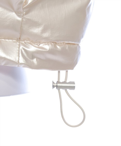 clear（クリア）の「スタンドカラーメタリックショート丈中綿ダウン [スタイルアップ]≪2024AW新作≫（その他アウター・レディース・ブラック/アイボリー・F）」の19枚目の写真