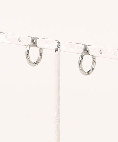 ARCHIVER（アーカイバ）の「【Stainless】 Twist Pierce 12mm（ピアス（両耳用）・レディース・シルバー/ブラック/ゴールド・FREE）」の6枚目の写真