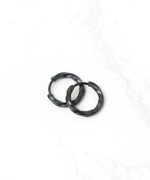 ARCHIVER（アーカイバ）の「【Stainless】 Twist Pierce 12mm（ピアス（両耳用）・レディース・シルバー/ブラック/ゴールド・FREE）」の2枚目の写真