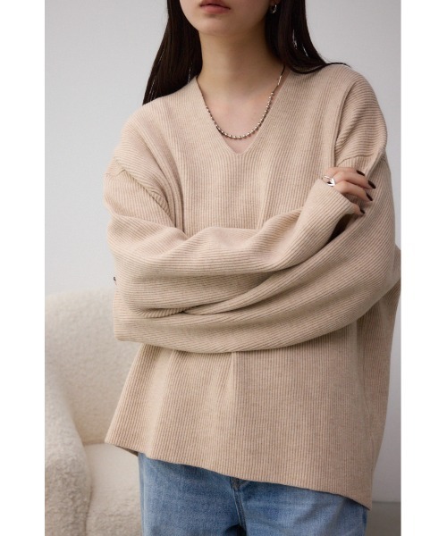AZUL by moussy(アズールバイマウジー)の「Vネックリラックスリブニット(Tシャツ/カットソー・レディース・ブラック/ライトベージュ/レッド/グレー・FREE)」の3枚目の写真