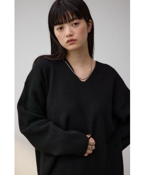 AZUL by moussy(アズールバイマウジー)の「Vネックリラックスリブニット(Tシャツ/カットソー・レディース・ブラック/ライトベージュ/レッド/グレー・FREE)」の5枚目の写真