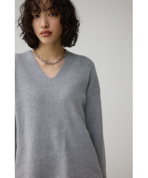 AZUL by moussy(アズールバイマウジー)の「Vネックリラックスリブニット(Tシャツ/カットソー・レディース・ブラック/ライトベージュ/レッド/グレー・FREE)」の16枚目の写真