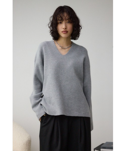 AZUL by moussy(アズールバイマウジー)の「Vネックリラックスリブニット(Tシャツ/カットソー・レディース・ブラック/ライトベージュ/レッド/グレー・FREE)」の17枚目の写真