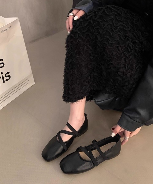 Lace Ladies(レースレディース)の「クロス ストラップ レザー調 ローヒール パンプス(パンプス・レディース・ブラック/アイボリー・22.5cm/23cm/23.5cm/24cm/24.5cm/25cm)」の13枚目の写真