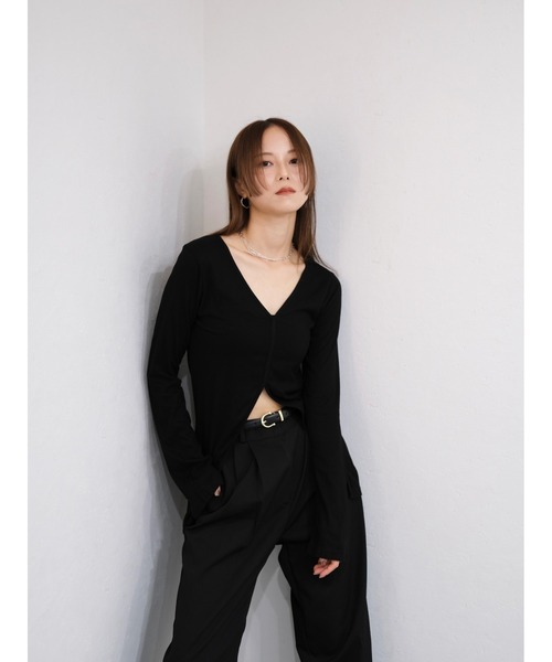 Reurie'(レウリィ)の「フロントスリットトップス/front slit top 長袖 クルーネック ミドル丈 センタースリット シンプル きれいめ モード カジュアル 白 ホワイト 黒 ブラック(Tシャツ/カットソー・レディース・ブラック/ホワイト・FREE)」の19枚目の写真