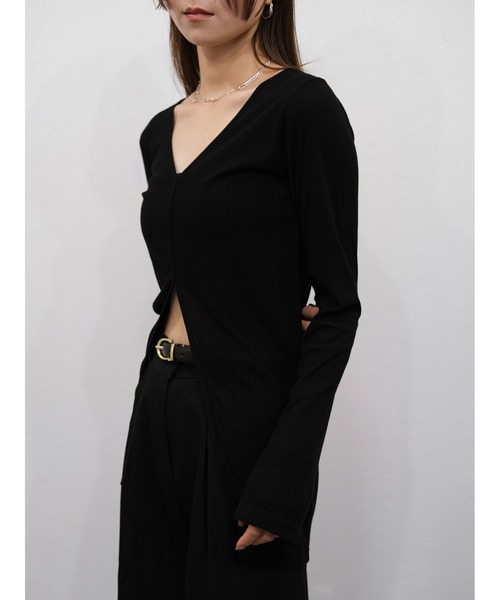 Reurie'(レウリィ)の「フロントスリットトップス/front slit top 長袖 クルーネック ミドル丈 センタースリット シンプル きれいめ モード カジュアル 白 ホワイト 黒 ブラック(Tシャツ/カットソー・レディース・ブラック/ホワイト・FREE)」の22枚目の写真