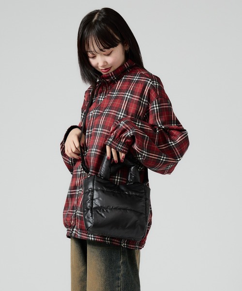 Chick（チック）の「2way Padded Quilting Shoulder Bag / 2WAYパデッドキルティングショルダーバッグ（トートバッグ・レディース・シルバー/ブラック・FREE）」の6枚目の写真