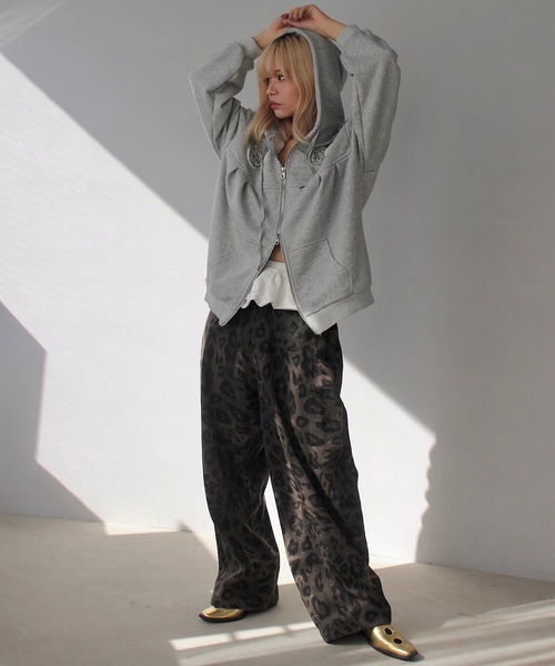 SANSeLF(サンセルフ)の「ローズモチーフダブルジップフーディー【SANSeLF】 sanw24a062(パーカー・レディース・ブラック/グレー・FREE)」の3枚目の写真
