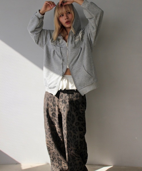 SANSeLF(サンセルフ)の「ローズモチーフダブルジップフーディー【SANSeLF】 sanw24a062(パーカー・レディース・ブラック/グレー・FREE)」の7枚目の写真