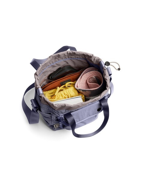 entre square(アントレスクエアー)の「Bellroy/ハンドバック/ショルダーバッグ Cinch Bucket Bag(ショルダーバッグ・メンズ・オートミール/ライトグリーン/パープル・ONE SIZE/ONESIZE)」の6枚目の写真
