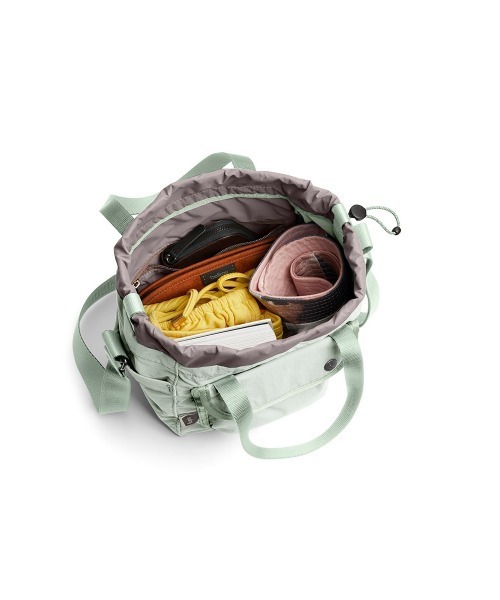 entre square(アントレスクエアー)の「Bellroy/ハンドバック/ショルダーバッグ Cinch Bucket Bag(ショルダーバッグ・メンズ・オートミール/ライトグリーン/パープル・ONE SIZE/ONESIZE)」の5枚目の写真