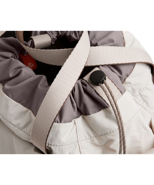 entre square(アントレスクエアー)の「Bellroy/ハンドバック/ショルダーバッグ Cinch Bucket Bag(ショルダーバッグ・メンズ・オートミール/ライトグリーン/パープル・ONE SIZE/ONESIZE)」の9枚目の写真