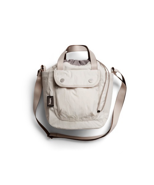 entre square(アントレスクエアー)の「Bellroy/ハンドバック/ショルダーバッグ Cinch Bucket Bag(ショルダーバッグ・メンズ・オートミール/ライトグリーン/パープル・ONE SIZE/ONESIZE)」の14枚目の写真