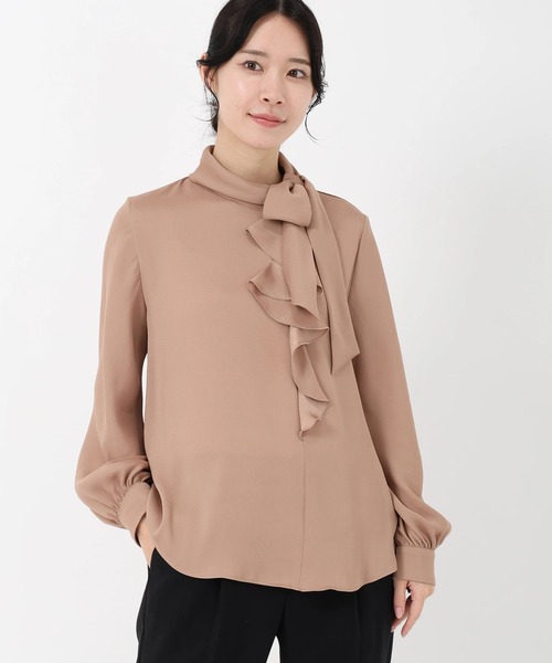 STRAWBERRY-FIELDS(ストロベリーフィールズ)の「セレモニー・オフィスシーンにおすすめなアイテム ラッフルリボンブラウス(シャツ/ブラウス・レディース・グレイッシュブルー/グレー/オフホワイト/ピンクベージュ/ネイビー/グレイッシュベージュ/ライトブルー/ピンク/ボルドー/チャコールグレー/キャメル/スモークピンク/ミント・2)」の9枚目の写真