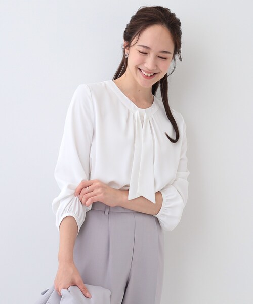 DRESKIP（ドレスキップ）の「イージーケア ボウタイブラウス（シャツ/ブラウス・レディース・オフホワイト/サックスブルー/ブラック・02/01/04/03）」の2枚目の写真