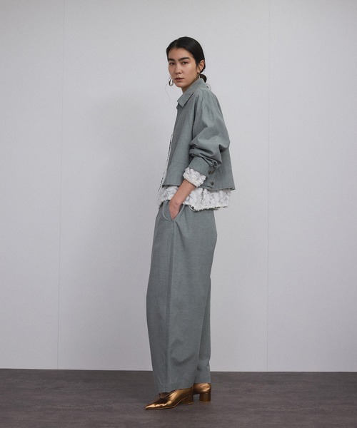 SALON adam et rope'（サロン アダム エ ロペ）の「フラワーフリルジレ（ベスト・レディース・オフホワイト/ブラック・FREE）」の3枚目の写真