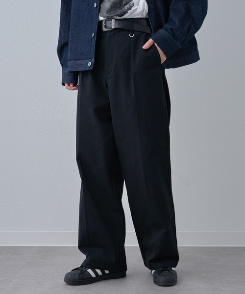 COLONY 2139(コロニートゥーワンスリーナイン)の「マイクロツイルインタックチノパンツ(チノパンツ・メンズ・ホワイト/ブラック・LARGE/MEDIUM)」の2枚目の写真