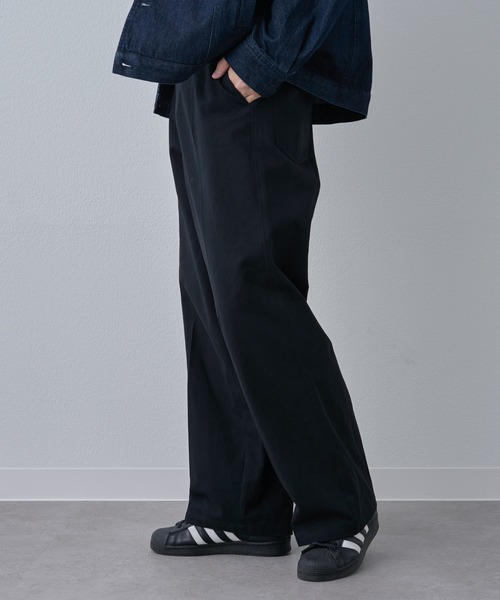 COLONY 2139(コロニートゥーワンスリーナイン)の「マイクロツイルインタックチノパンツ(チノパンツ・メンズ・ホワイト/ブラック・LARGE/MEDIUM)」の4枚目の写真