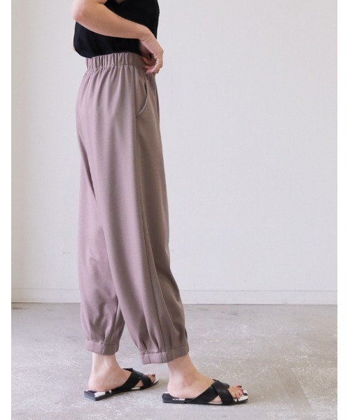 aquagarage(アクアガレージ)の「やわらかバルーンパンツ(その他パンツ・レディース・ブラック/グレイッシュベージュ/カーキ・L/LL/M)」の2枚目の写真