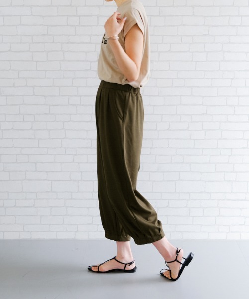 aquagarage(アクアガレージ)の「やわらかバルーンパンツ(その他パンツ・レディース・ブラック/グレイッシュベージュ/カーキ・L/LL/M)」の10枚目の写真