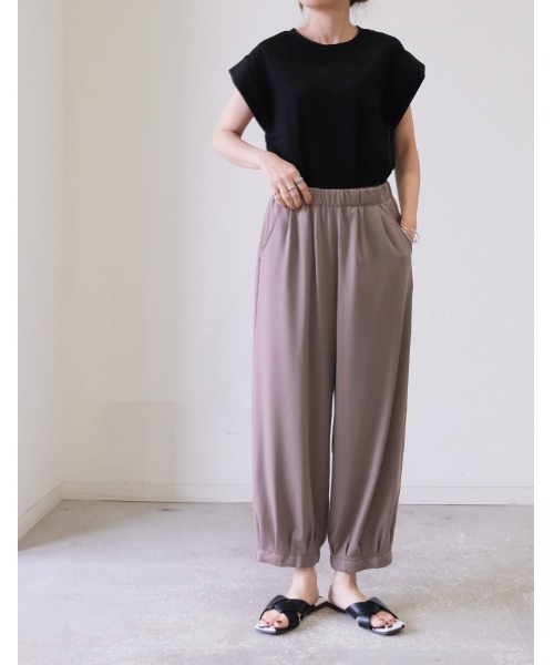 aquagarage(アクアガレージ)の「やわらかバルーンパンツ(その他パンツ・レディース・ブラック/グレイッシュベージュ/カーキ・L/LL/M)」の8枚目の写真
